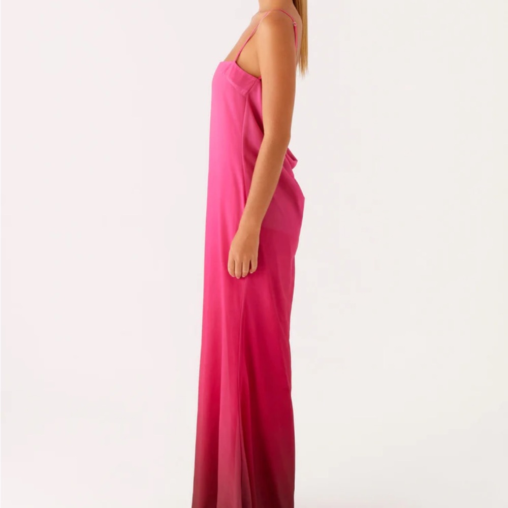 Elegant Pink Backless Dress - Picture 3 of 3